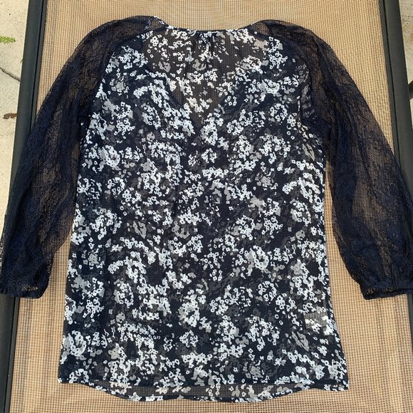 Ann Taylor Blue & White Sheer Top Flowers Medium